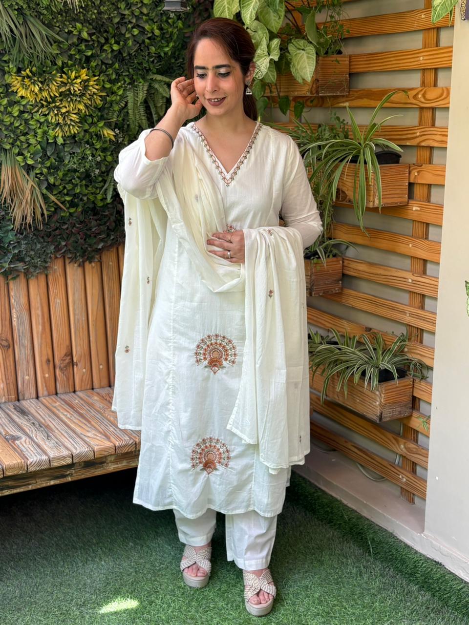 Elegance with this beautifully crafted cotton kurti set,