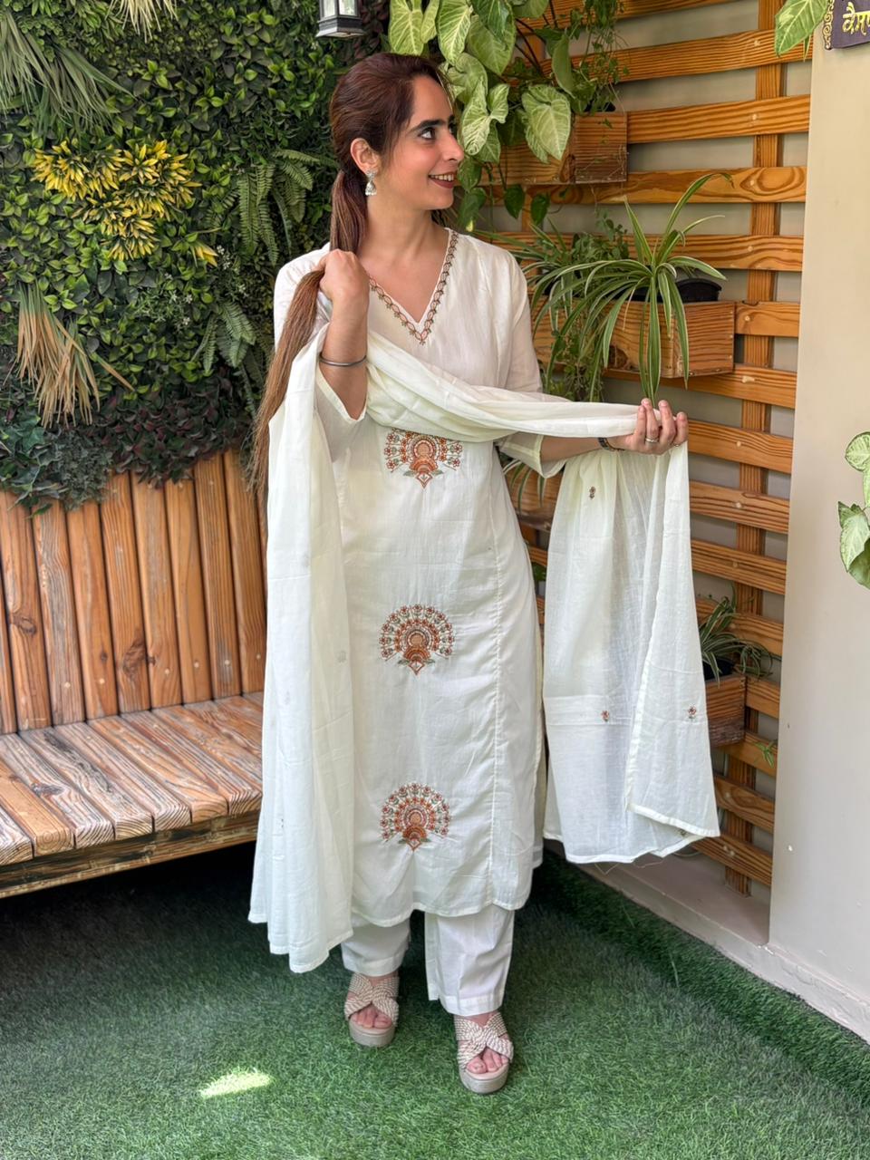 Elegance with this beautifully crafted cotton kurti set,