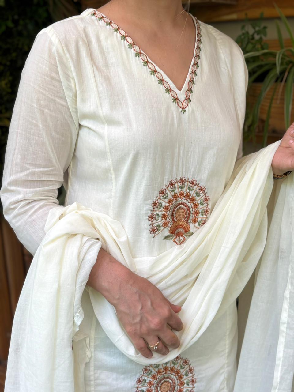 Elegance with this beautifully crafted cotton kurti set,