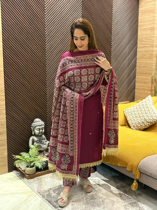 Everyday comfort in this stunning cotton kurti set