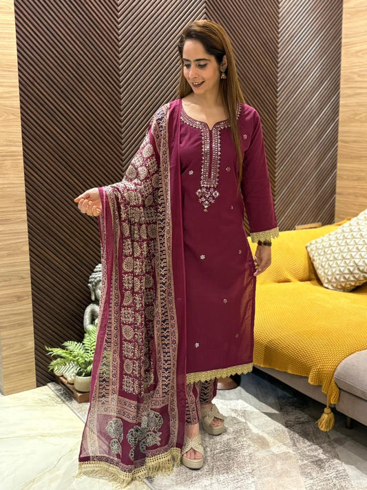 Everyday comfort in this stunning cotton kurti set