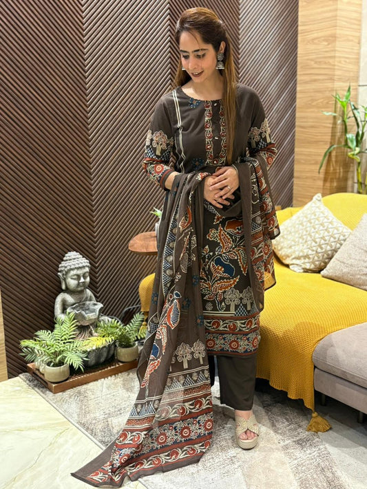 Elegance with this beautifully designed cotton kurti set