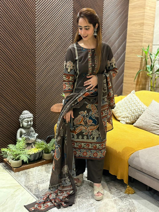 Elegance with this beautifully designed cotton kurti set