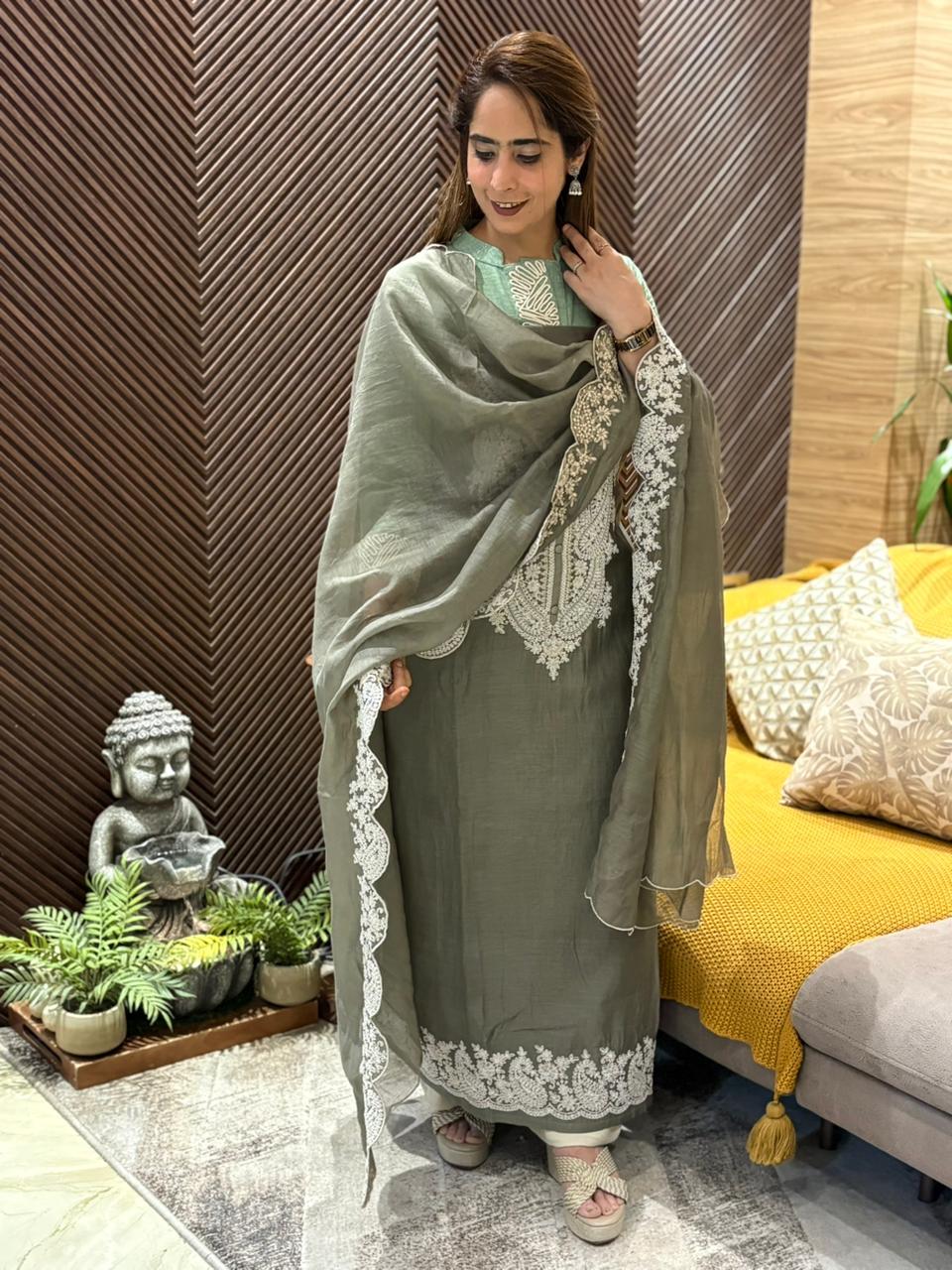 Elegance with this beautiful unstitched suit