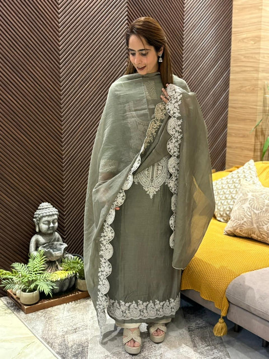 Elegance with this beautiful unstitched suit