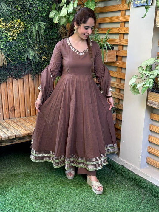 Elegance in this beautifully crafted Anarkali set