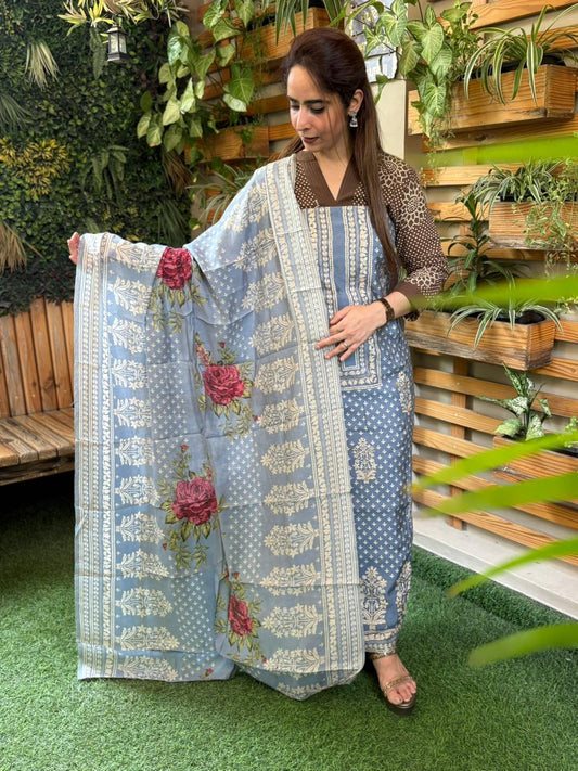Refresh your wardrobe with this elegant unstitched suit