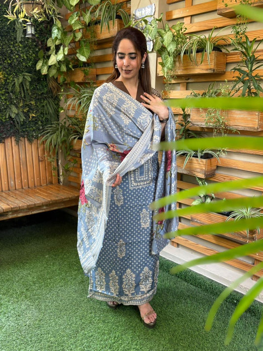 Refresh your wardrobe with this elegant unstitched suit