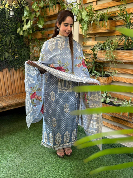 Refresh your wardrobe with this elegant unstitched suit