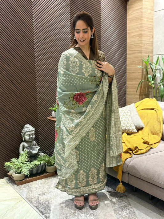 Refresh your wardrobe with this elegant unstitched suit