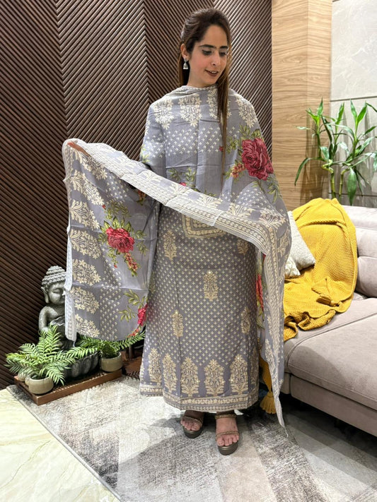 Refresh your wardrobe with this elegant unstitched suit