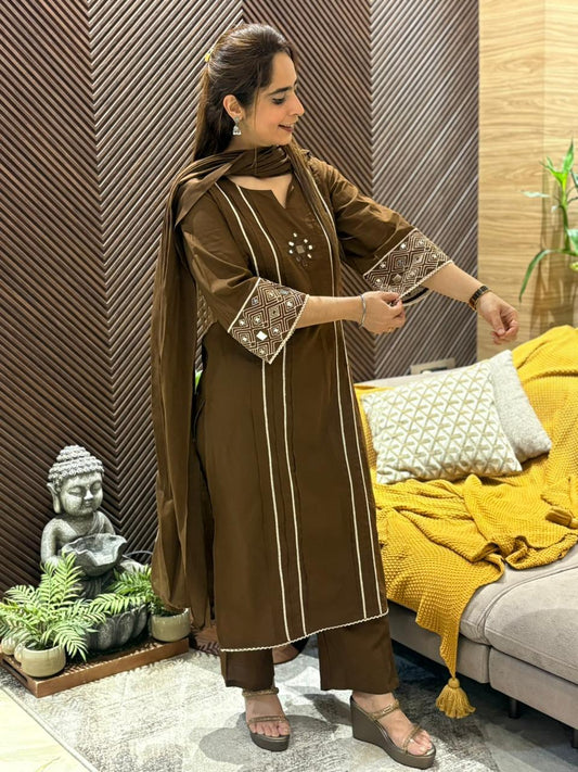 Everyday comfort in this cotton kurti set