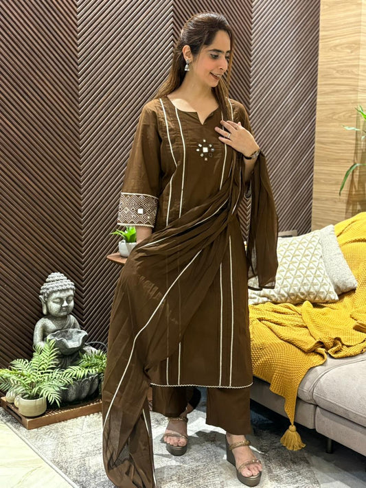 Everyday comfort in this cotton kurti set