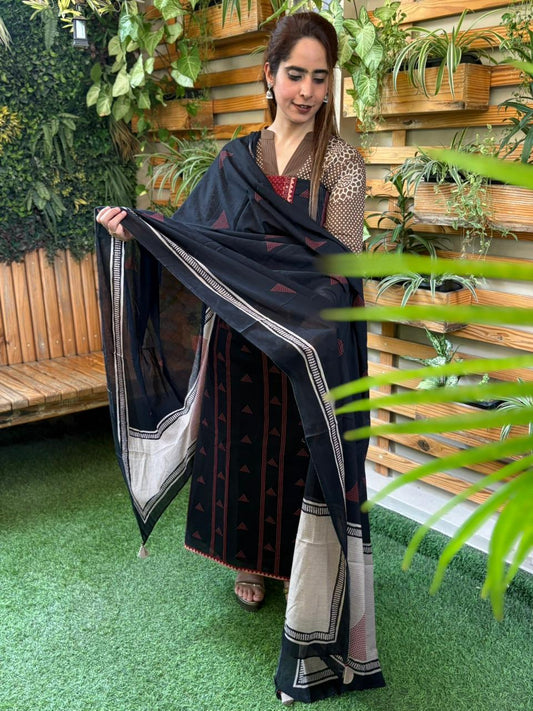 Beautifully designed unstitched cotton suit
