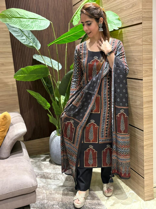 Beautifully designed muslin cotton kurti set