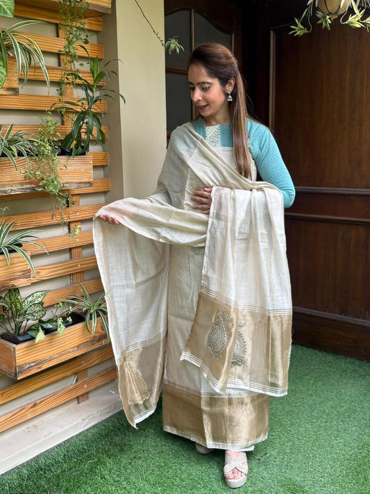 Beautiful unstitched silk fabric suit