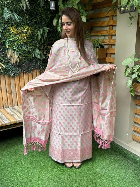 Luxurious unstitched suit