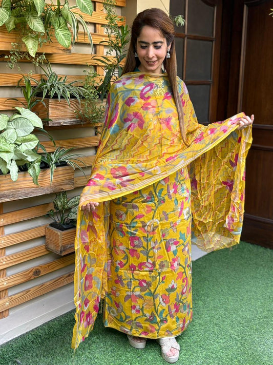 Unstitched suit in soft muslin cotton
