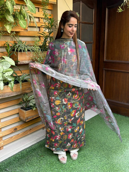 Unstitched suit in soft muslin cotton