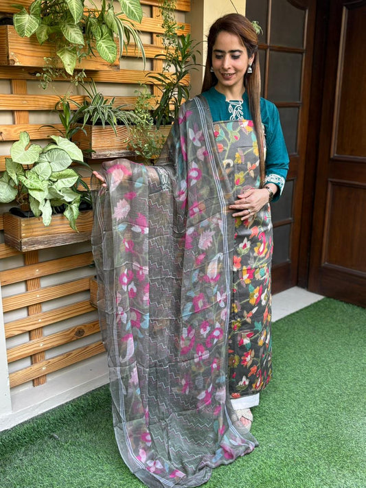 Unstitched suit in soft muslin cotton
