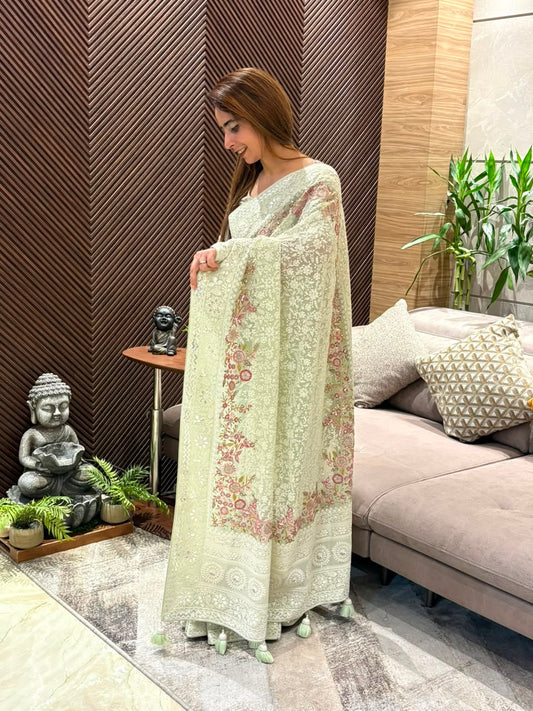Stunning running saree crafted in pure georgette fabric