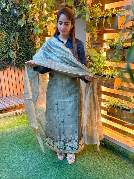 Graceful unstitched suit