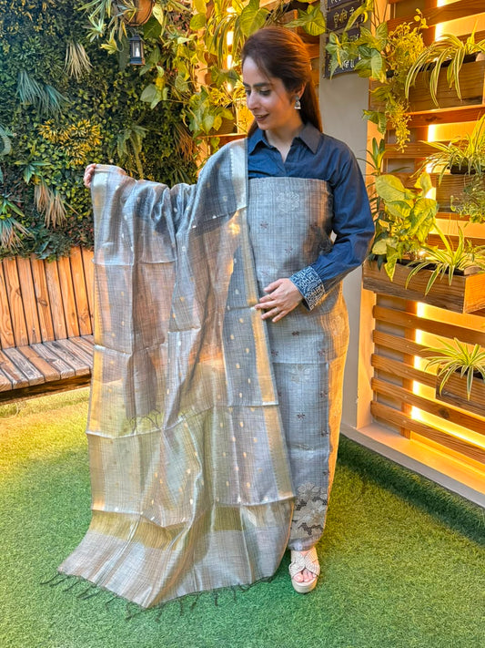 Graceful unstitched suit