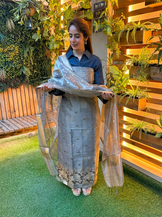 Graceful unstitched suit