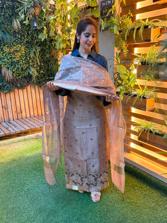 Graceful unstitched suit