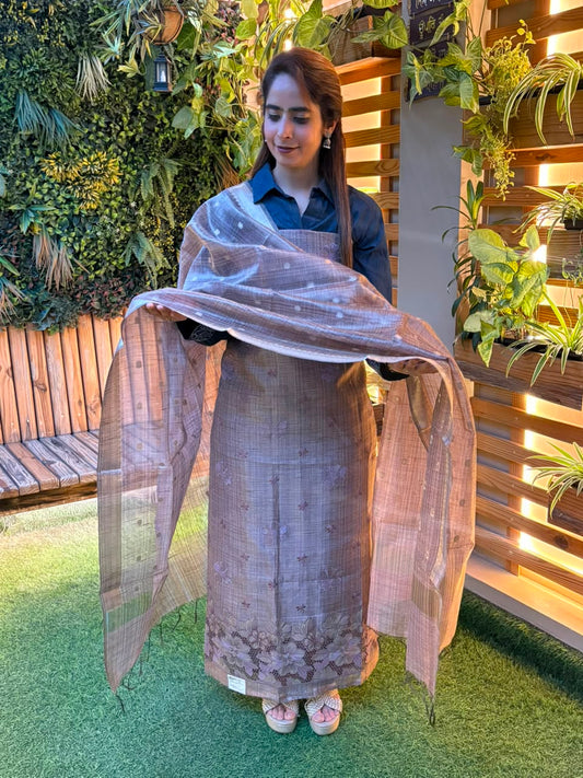 Graceful unstitched suit