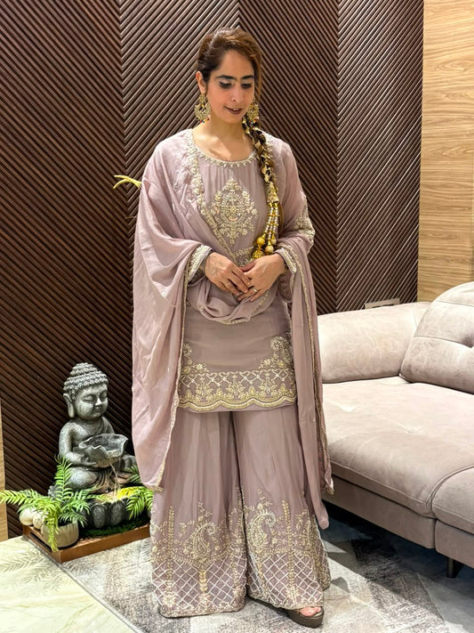 Stunning Chinon fabric kurta set