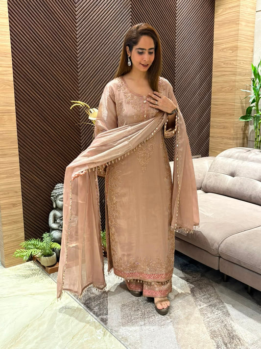 Elegant Pakistani Kurta Set
