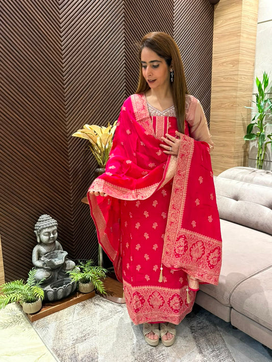 Elegant unstitched suit