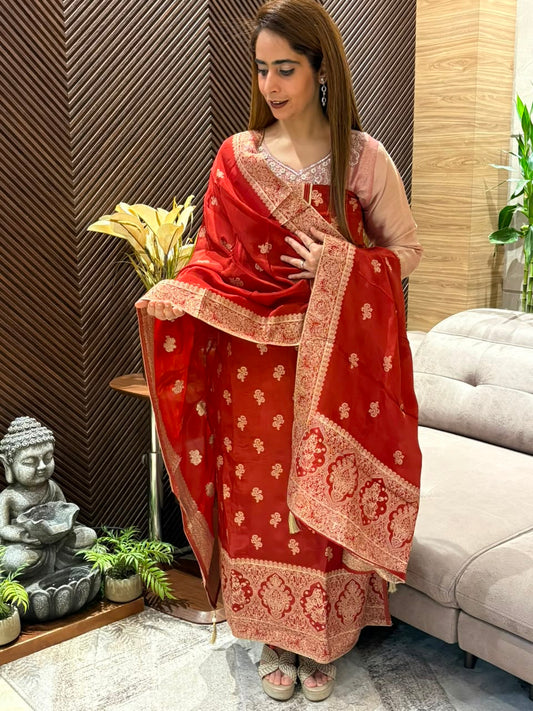 Elegant unstitched suit
