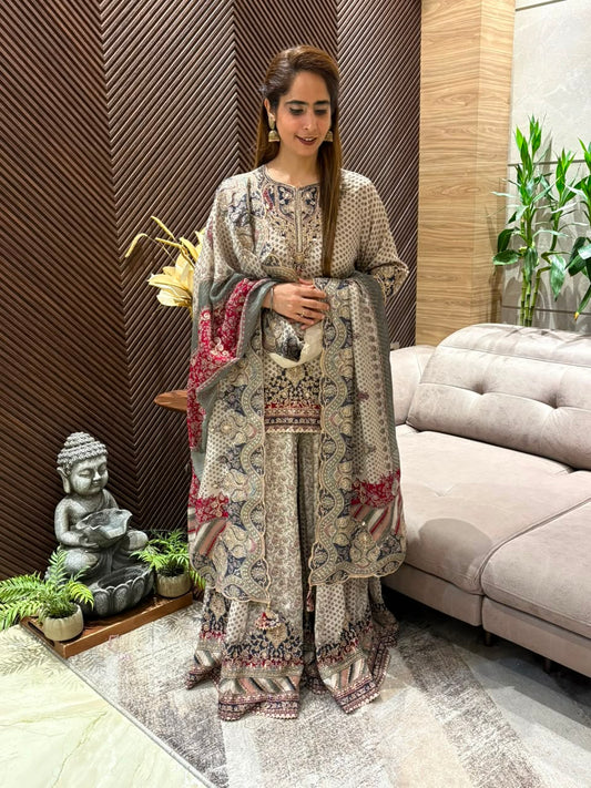 Elegant crepe fabric kurta set
