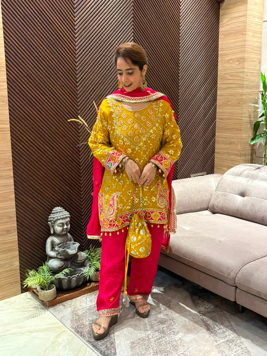 Luxurious crape fabric kurta set
