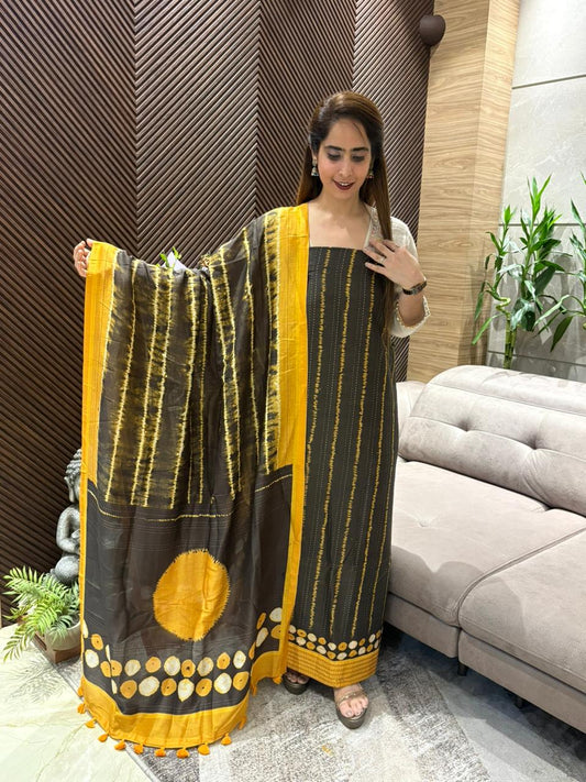 Luxurious Maheshwari unstitched suit