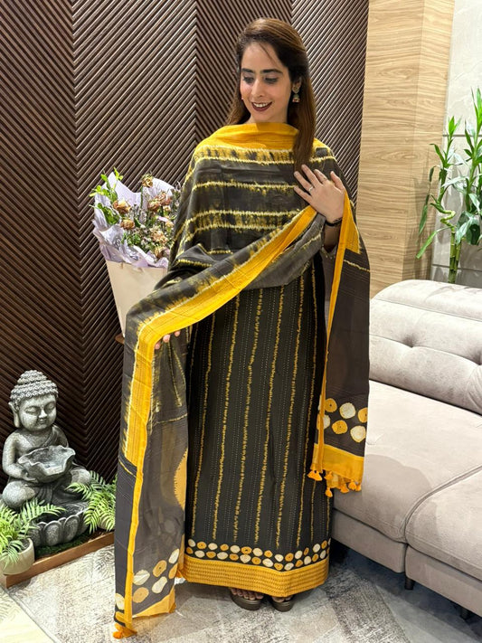 Luxurious Maheshwari unstitched suit