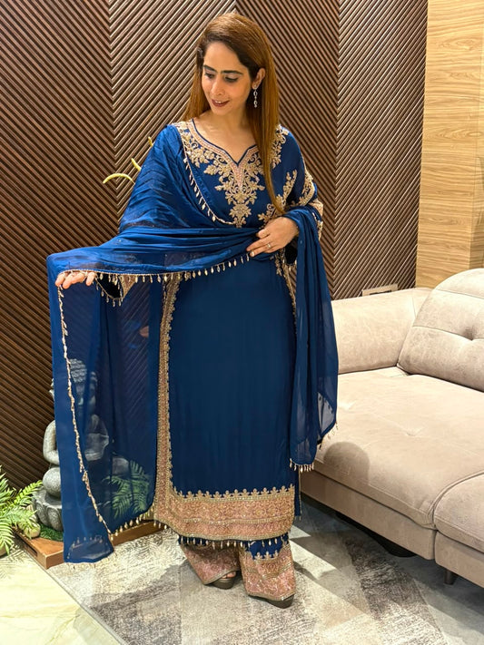 Exquisite Pakistani-style kurta set