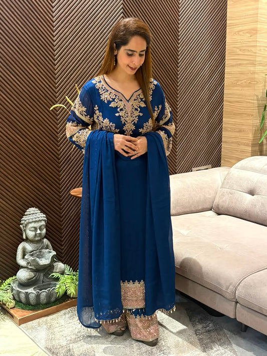 Exquisite Pakistani-style kurta set