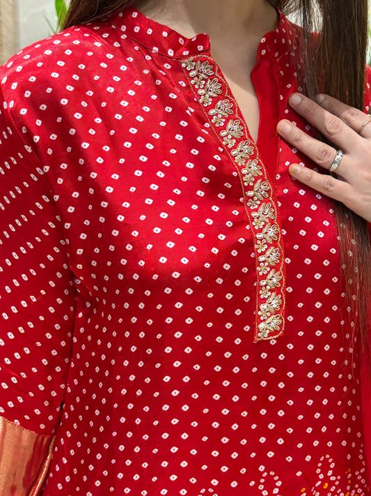 Exquisite kurti set crafted in luxurious Gaji silk fabric.