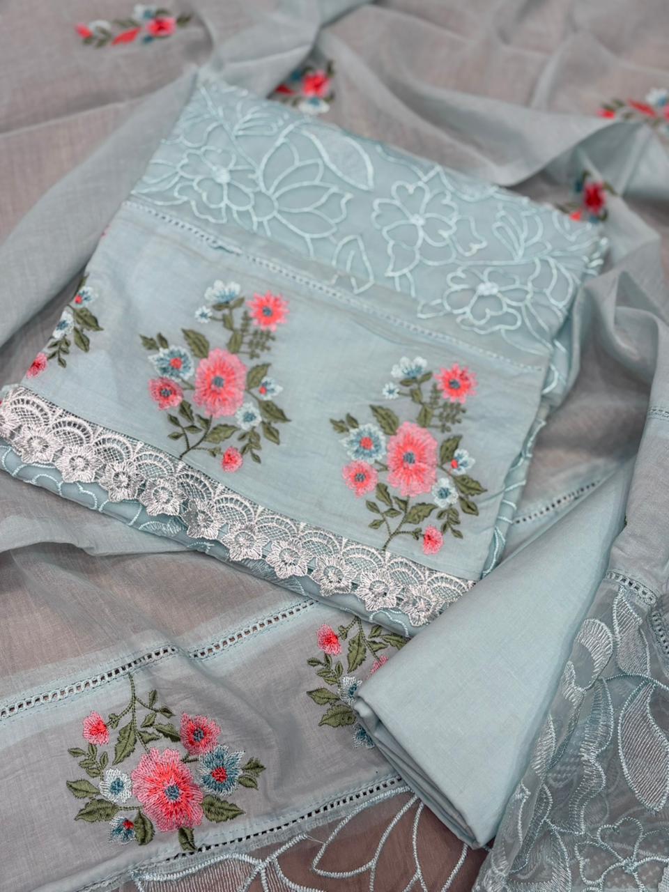 Elegant unstitched suit is crafted in soft and breathable mul cotton