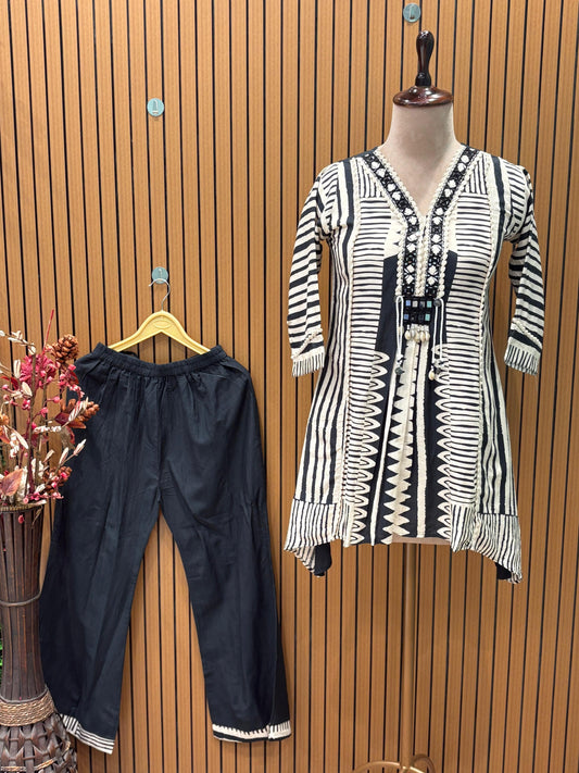 Step into elegance with this black & white printed cord-set